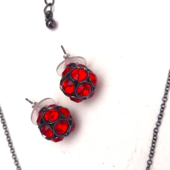RED CRYSTAL DISCO BALL PENDANT NECKLACE & MATCHING POST EARRINGS SET - Picture 4 of 9